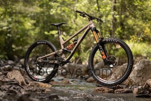 Commencal Clash 29 specs and reviews